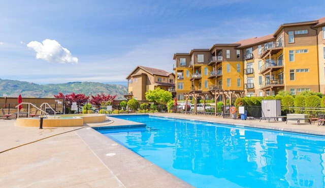 Breathtaking Lakefront Condo with Boat Slip