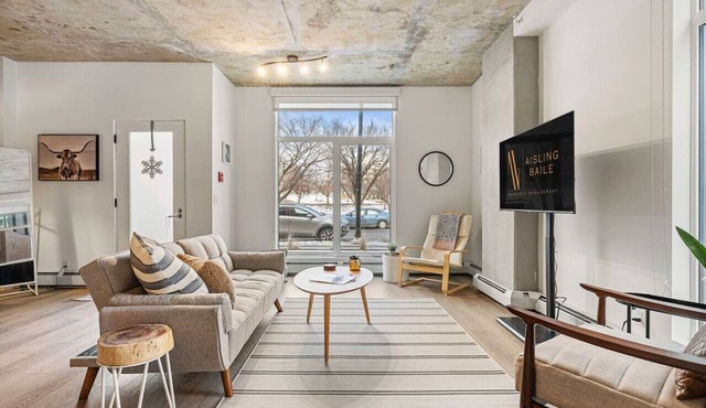 Bridgeland Loft | Downtown | Modern | Pet Friendly