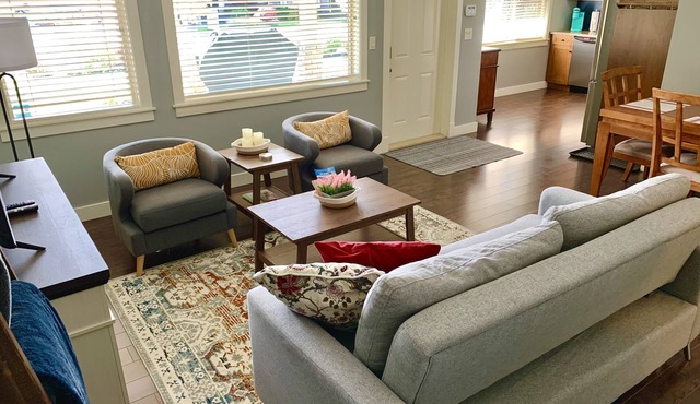 Bright 2 bdrm, 13 minutes from Silver Star/Golf/Lakes