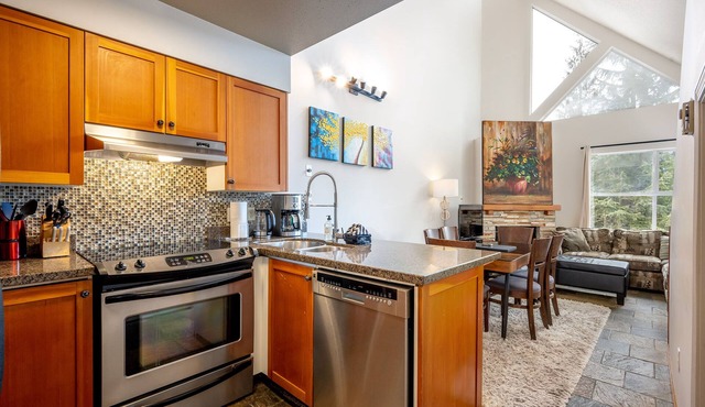 Bright 2 bedroom + loft suite in the Wildwood Lodge!