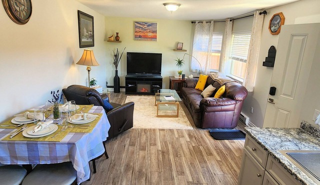 Bright 2-Bedroom Suite in Nanaimo | Quiet Area | Close to Parks & Shops