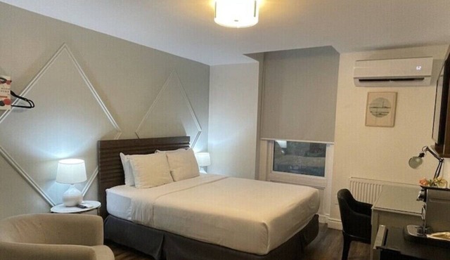 Bright 2BR City Stay Near Harbourfront Centre