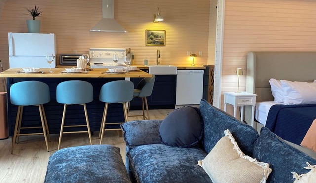 Bright and Airy Ocean View Loft. A few minutes walk to Mavillette beach. in Cape Saint Marys