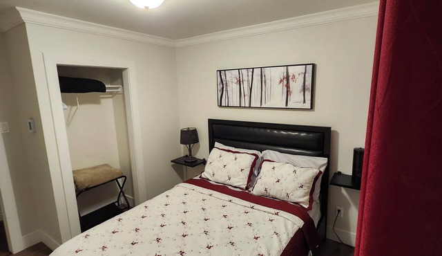 Bright and spacious home located minutes to downtown & Galway shopping district.