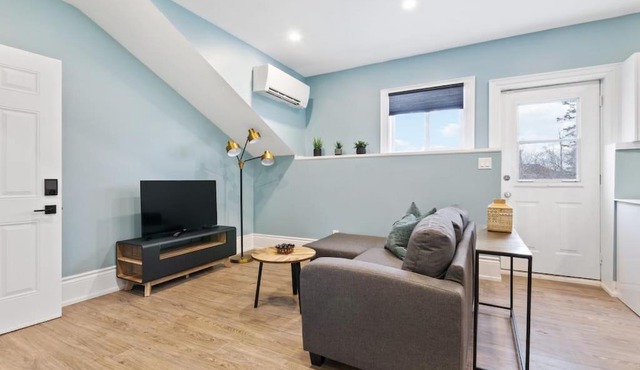 Bright and Spacious Condo in Downtown Collingwood 97043