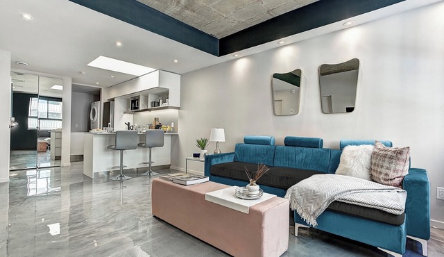Bright Apartment with All Amenities