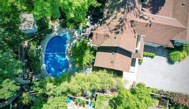 Bright & Beautiful Villa with Pool