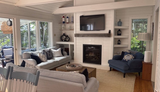 Bright, Beautiful Year Round Cottage on Paudash Lake