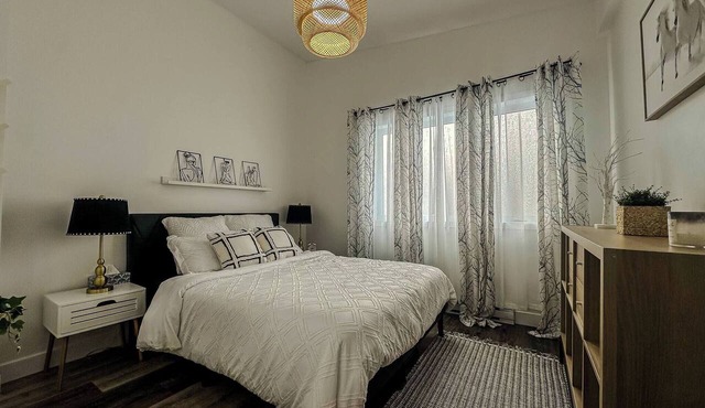 Bright Home with Balcony - 15 min to Premium Outlets
