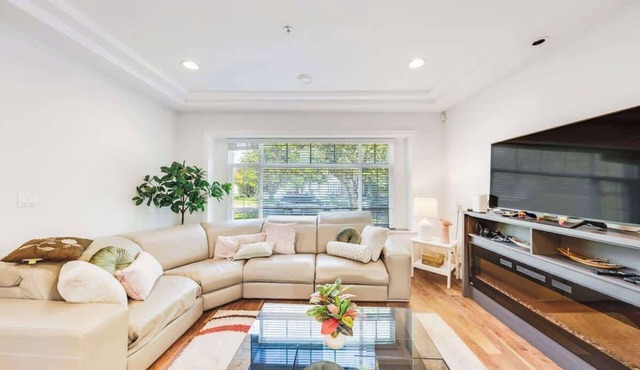 Bright Modern 4BR Home | Free Parking