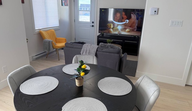 Bright, Modern & Cozy 1 Bedroom Getaway