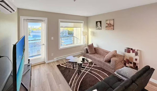 Bright Modern Suite in St Vital | On Site Parking