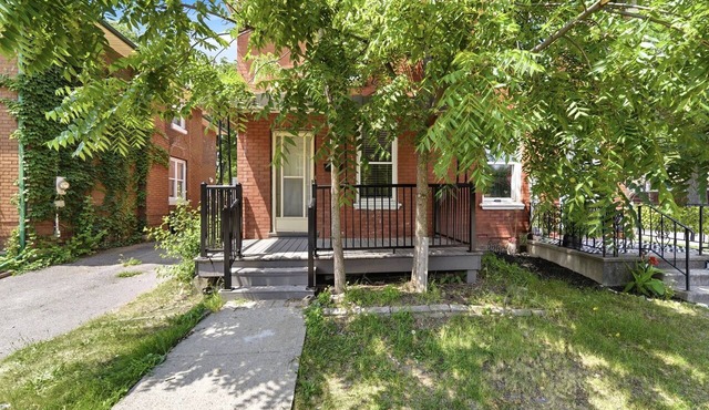 Bright Renovated 1BR Suite · Monthly Stays · 5 Min to Downtown & Hospital