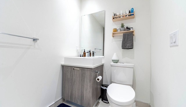 Bright & Spacious 2 Bedroom Urban Retreat