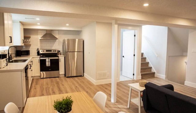 Broken Oak B · Designer Dream Suite-2 bed/1 bed in Forest Heights