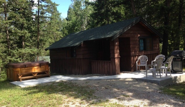 Bungalow #5 with outdoor hot tub