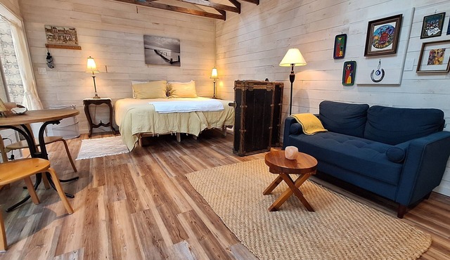 By the Ocean perfect rretreat for 1 or 2 people on Salt Spring Island!