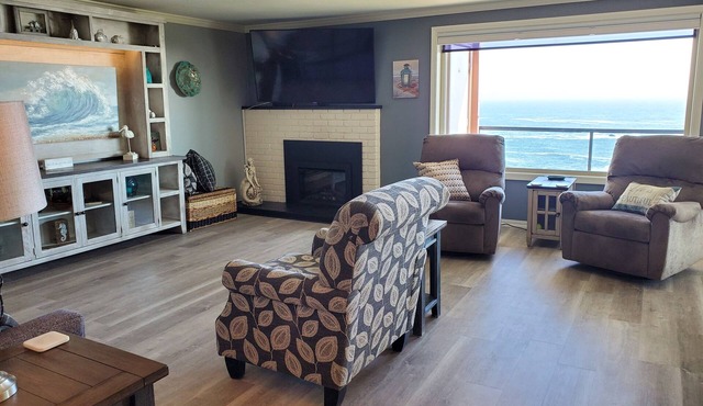 "By The Sea" Oceanfront Updated Rainbow Rock Condo, Spectacular Views, 1st Floor in Brookings