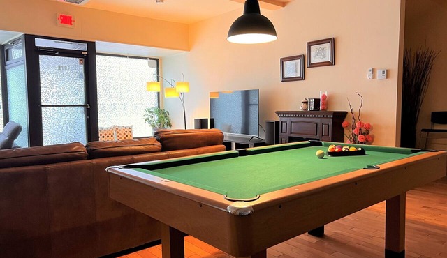 C12~Private Sunny Terrace+15 Beds/Sofabeds+5 Full baths+Free parking