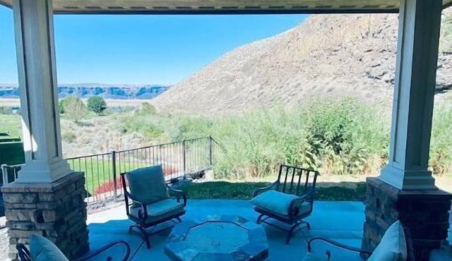 C28-3bd/2.5b Sunserra unit to Canyon pool Gorge in Quincy