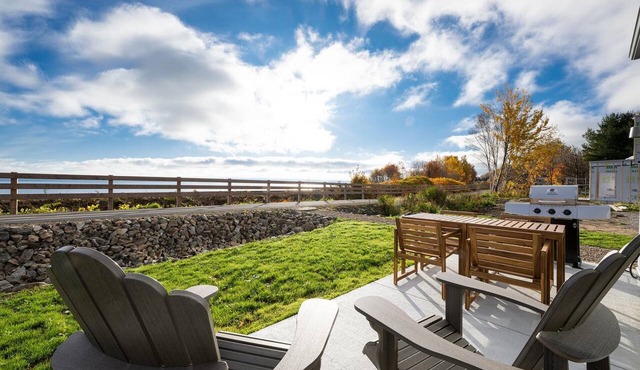 Panorama 1249: Majestic River View, Spacious Patio