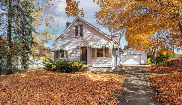 Cabin in Orillia - Nearby Trails, Skiing, and More