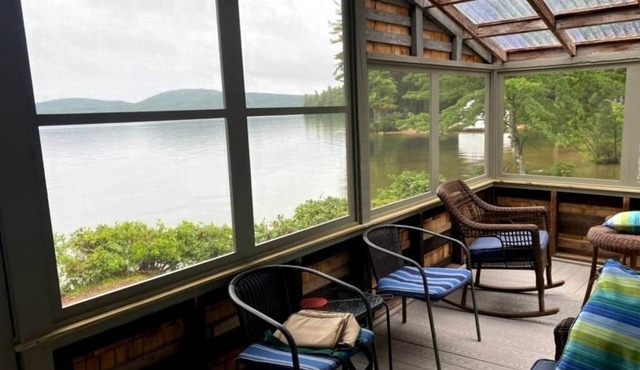 Camp Avalon - Historic Waterfront, 3 cabins in Wakefield