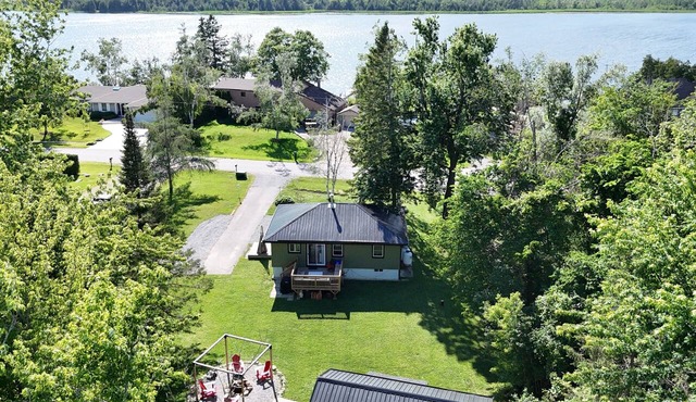 Canal Lake Cottage | Bunkie & Kayaks