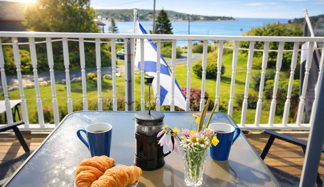 Captain's Quarters: Stunning Ocean views, and close to Halifax and Beaches