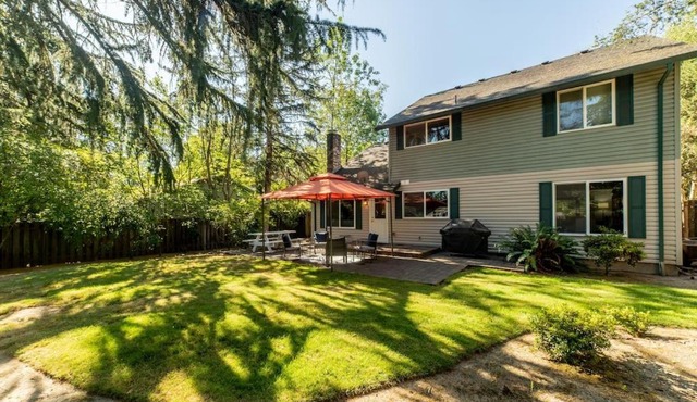 Carriage Way The Restful Retreat King Bed yard in Beaverton