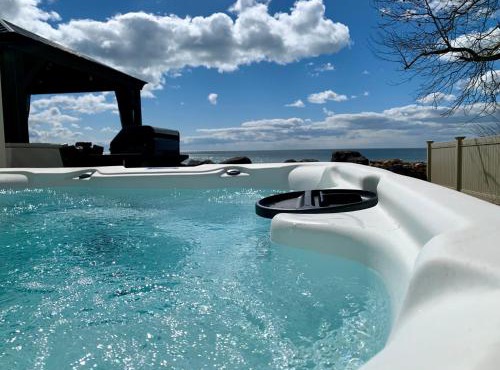 Casa Azul- Entire Lakefront Cottage with Hot Tub