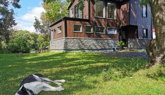 Casa on the lazy River, Pet friendly! in Saint-Pie
