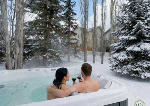Casa Pura Vida: Hot Tub w Pool and Ping Pong Tables and Backyard BBQ