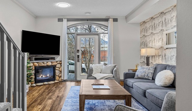 Cedar Ridge Chalet - Pool & Hot tub - Pet Friendly