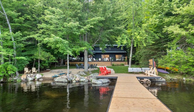 Cedar Sauna, Cedar Hot Tub, Lakeside Fire Pit, Private Beach | La Dolce Muskoka