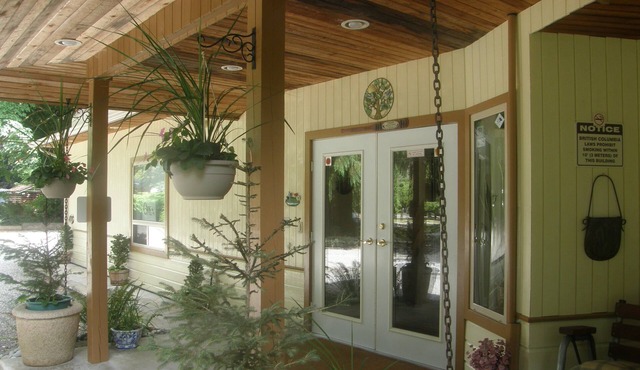 Cedar Wood Lodge B&B