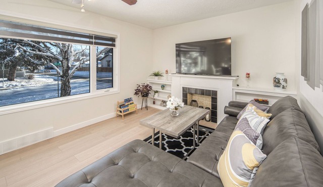 ✨Central Location | Near Downtown, U of C , Foothills hospital and City Train