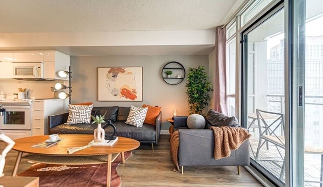 Central Toronto 2BR Near Harbourfront and Transit