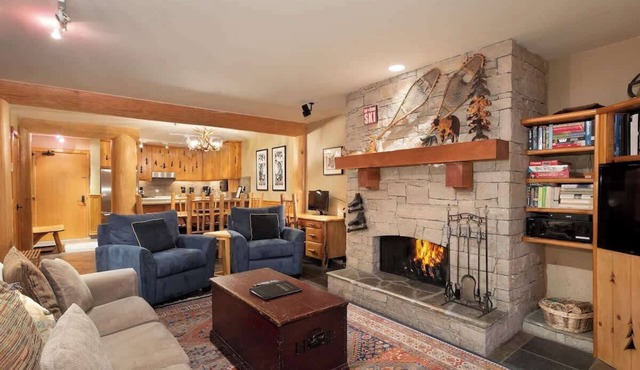 Central village condo w/hot tub & sauna