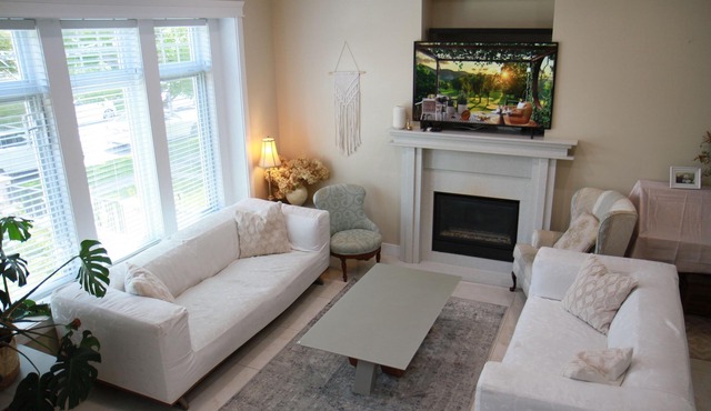 Centrally located 2 bedroom 1.5 bathroom, 15 mins to DT Vancouver