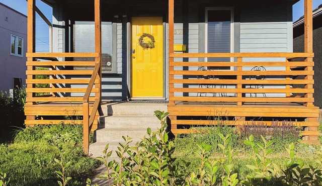 Centrally Located Family Friendly Whole House. Pet Friendly!