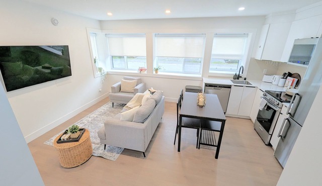 Centrally located, modern, clean, 2 bedroom suite! Kid Friendly!