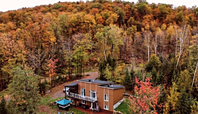 Chalet Attrayant Avec lac à Proximité, a 30min des Pistes de ski in Wentworth-Nord