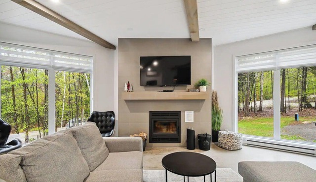 Chalet AuCalm| Ski, Spa, navigable Lake| in the mountain| 1h away from Montreal