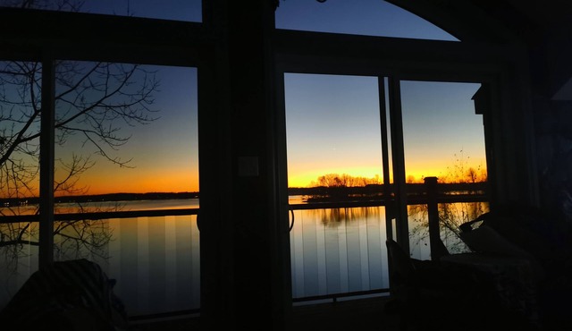 Chalet Chaleureux Sur Le Bord De L'eau Naviguable in Pincourt
