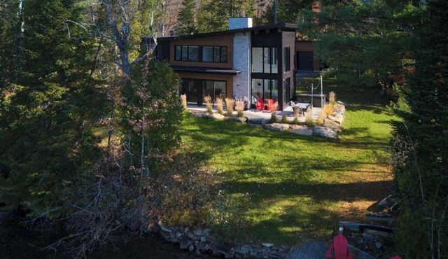 Chalet du Barrage Lakefront & Private Dock in Shawinigan
