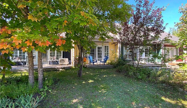 Chalet in the heart of the Mont-Édouard ski slopes -ski in, ski out