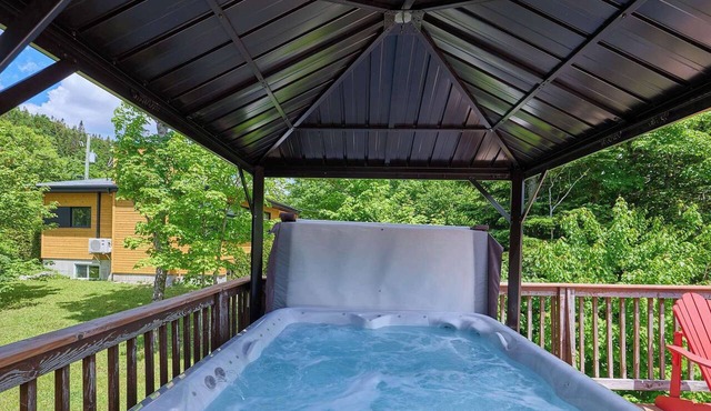 Chalet La Porte des Étoiles | Spa, Pet Friendly