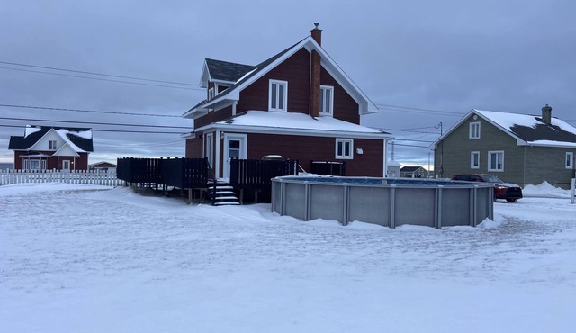 Chalet Pakingan,sea view,fishing,Cap-chat,Gaspesie,w/swimming pool