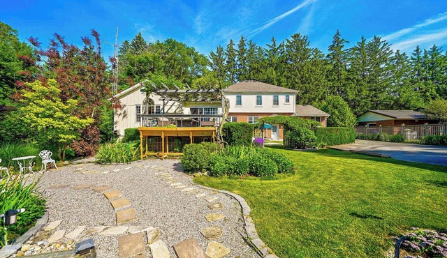 Charlotte’s Villa – Find Peace Amidst the Town